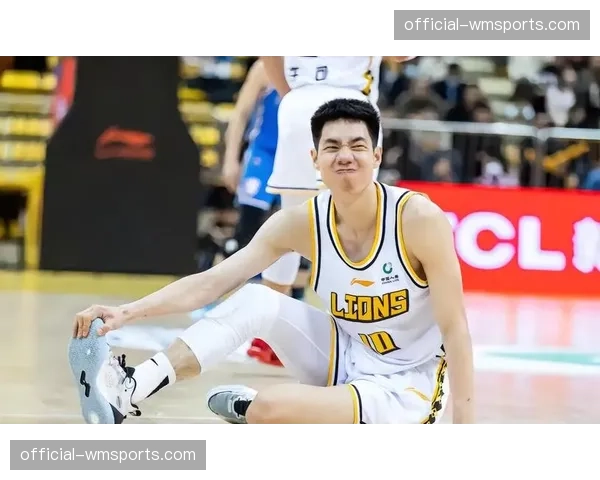 半决赛G2，浙江广厦凭借朱俊龙压哨三分将总比分扳为1-1