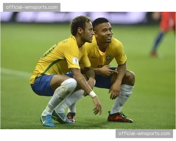 镜头下的情绪：夺冠后，这位智利车手第一时间拨通了家人的视频电话